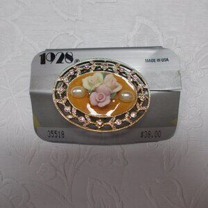 Vintage 1928 brooch with pink flowers and faux pearls